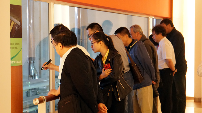 集團(tuán)領(lǐng)導(dǎo)赴頂益食品、御品軒參觀學(xué)習(xí)